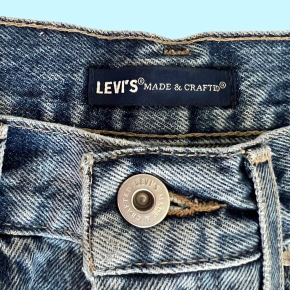 Levi's Embroidered Cheeky High Rise Shorts - Picture 3 of 6